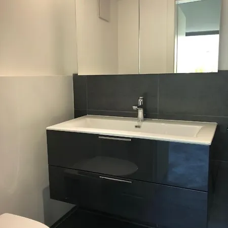 Splendid Penthouse With Private Terrace & Pkg At The Foot Of The Castles דירה סיון